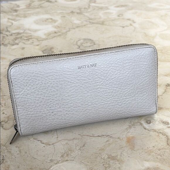 Matt & Nat Central Purity Collection Vegan Zippered Wallet - Picture 1 of 11
